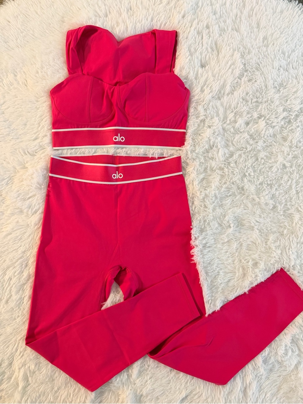 ALO Yoga  Matching Leggings and Crop Top Set in Bright Pink